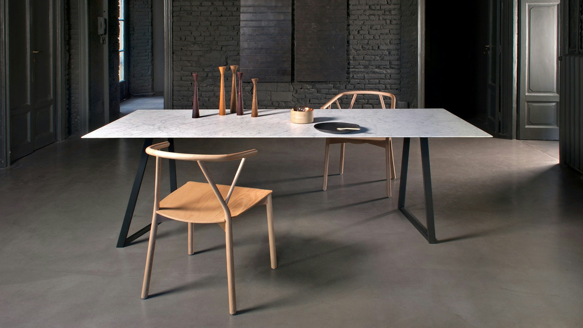 Dritto Dining table | Interactive image