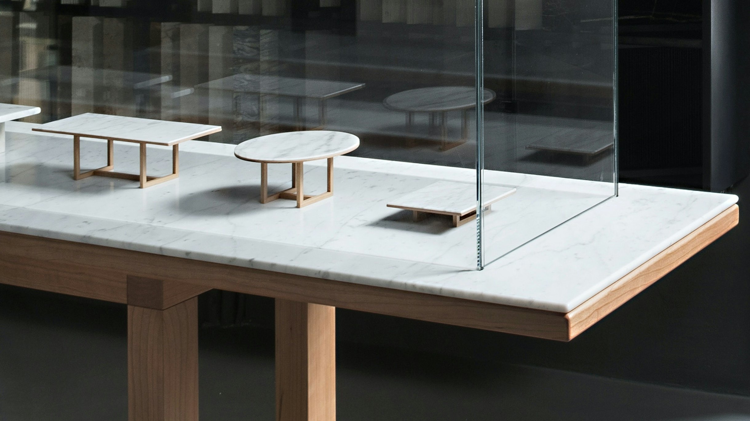 Miniature 'Span' Indoor Dining table ‘circle’ | Interactive image