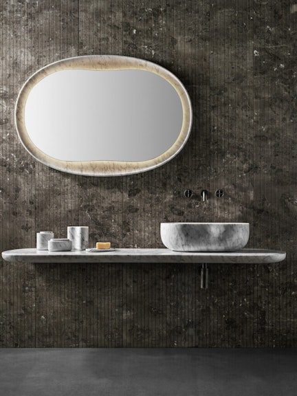 stories_cover_Spotlight-on-bathroom-mirror-lighting-768x1024