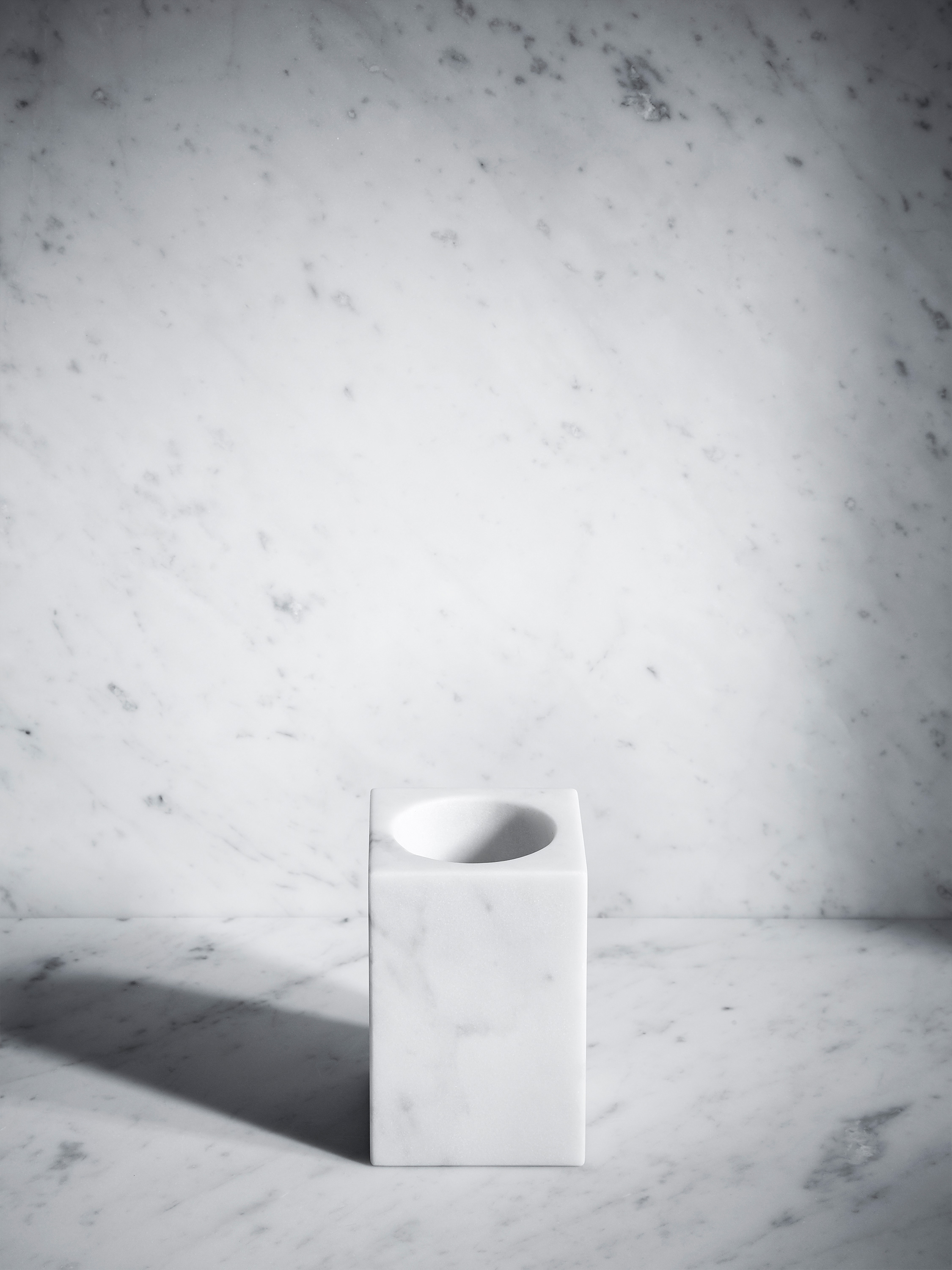 2019-03-cover_home_fontane-bianche-toothbrush-tumbler