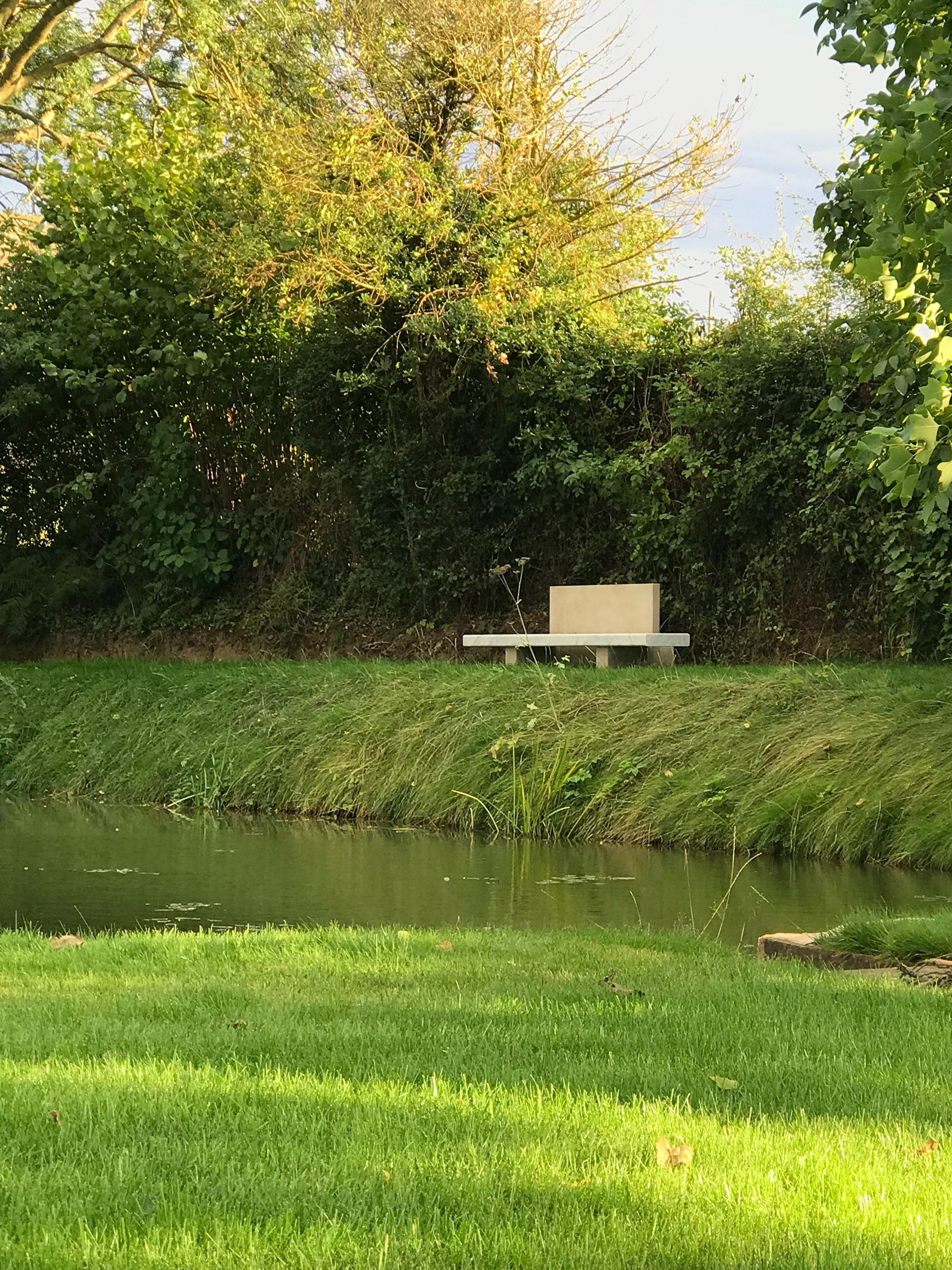 2019-03-cover_home_span-outdoor-banch-with-support