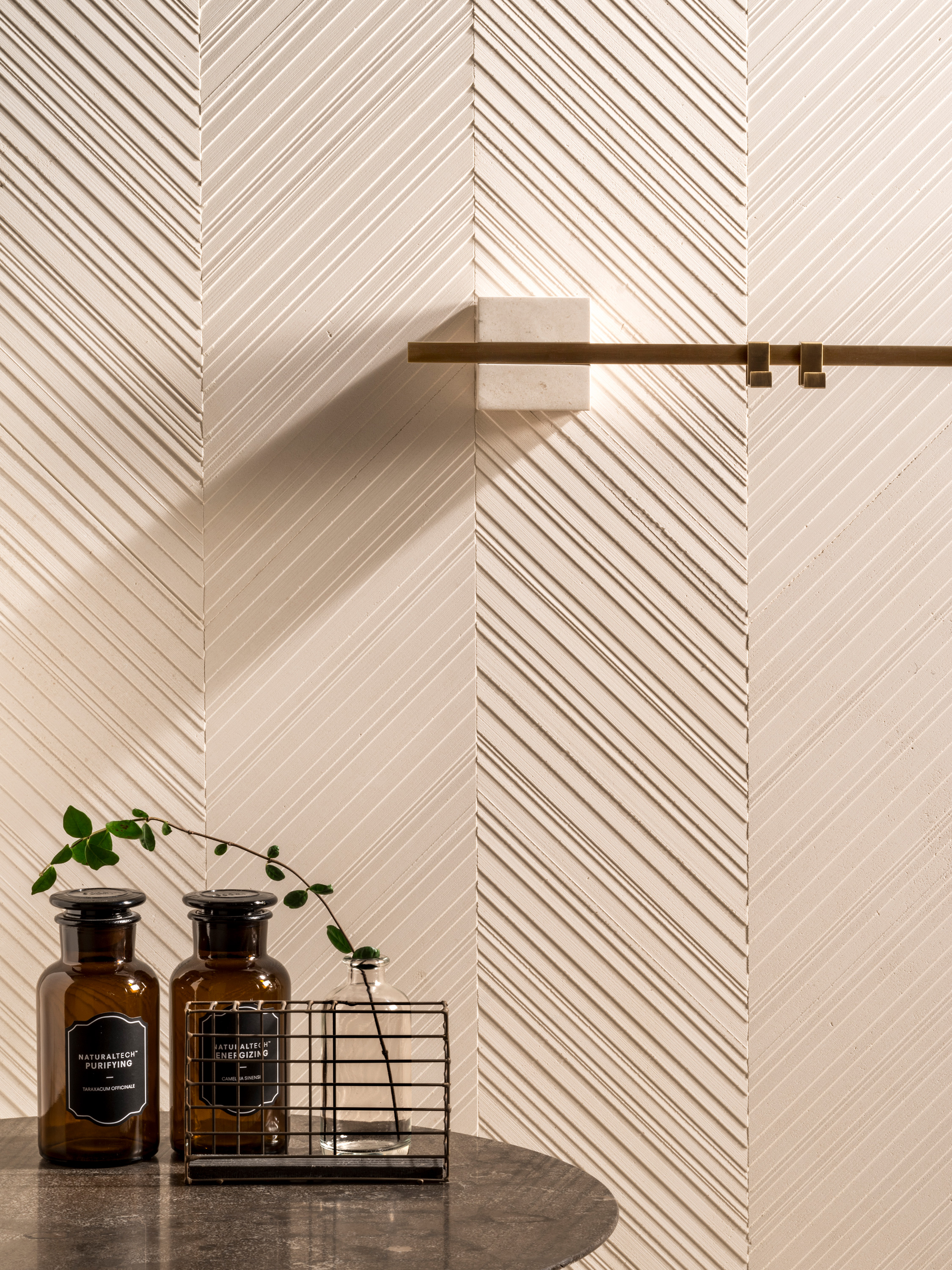 2019-03-cover_home_tabl-eau-wall-hook