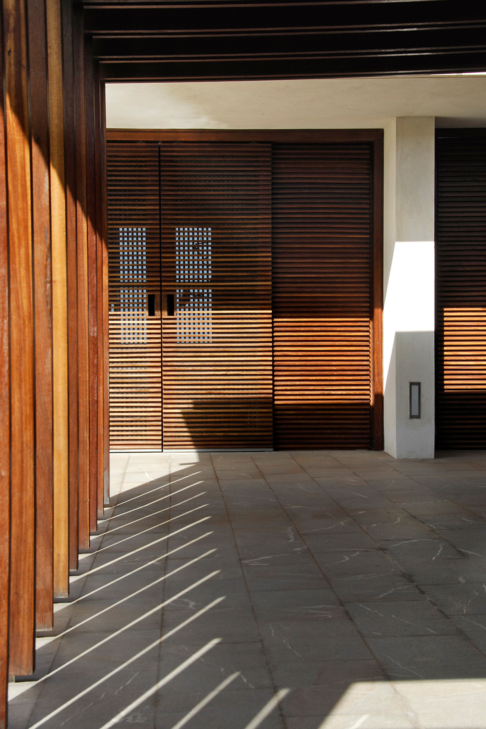 2019-03-griglia-2_3-2_iguana-house