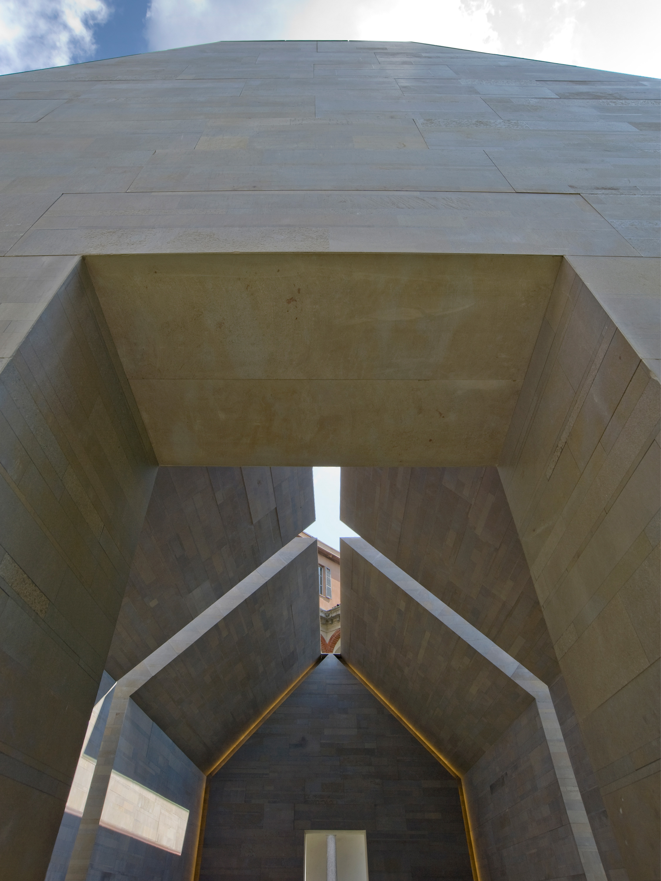 2019-03-cover_4-3_house-of-stone