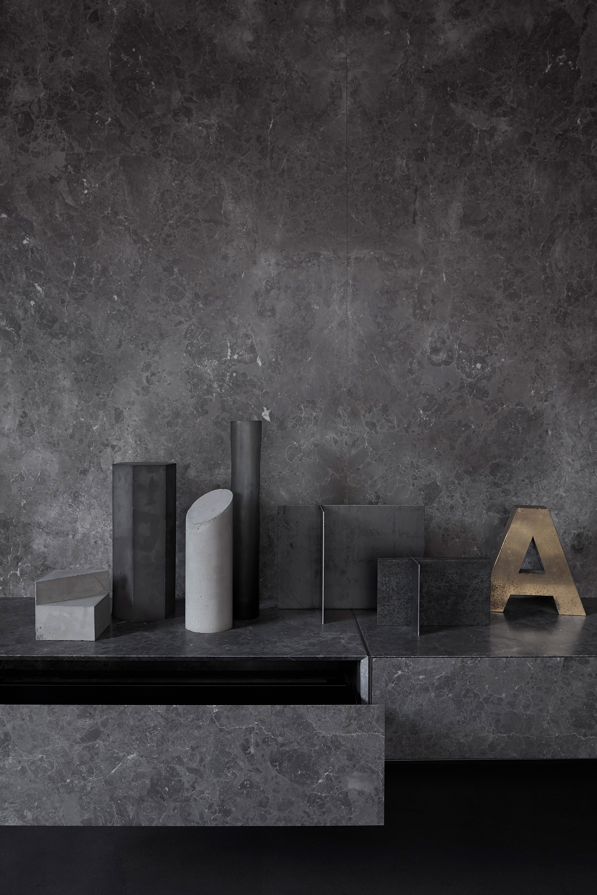 2019-09-salvatori_showroom-milano_2016_ciane-in-gris-du-marais-3