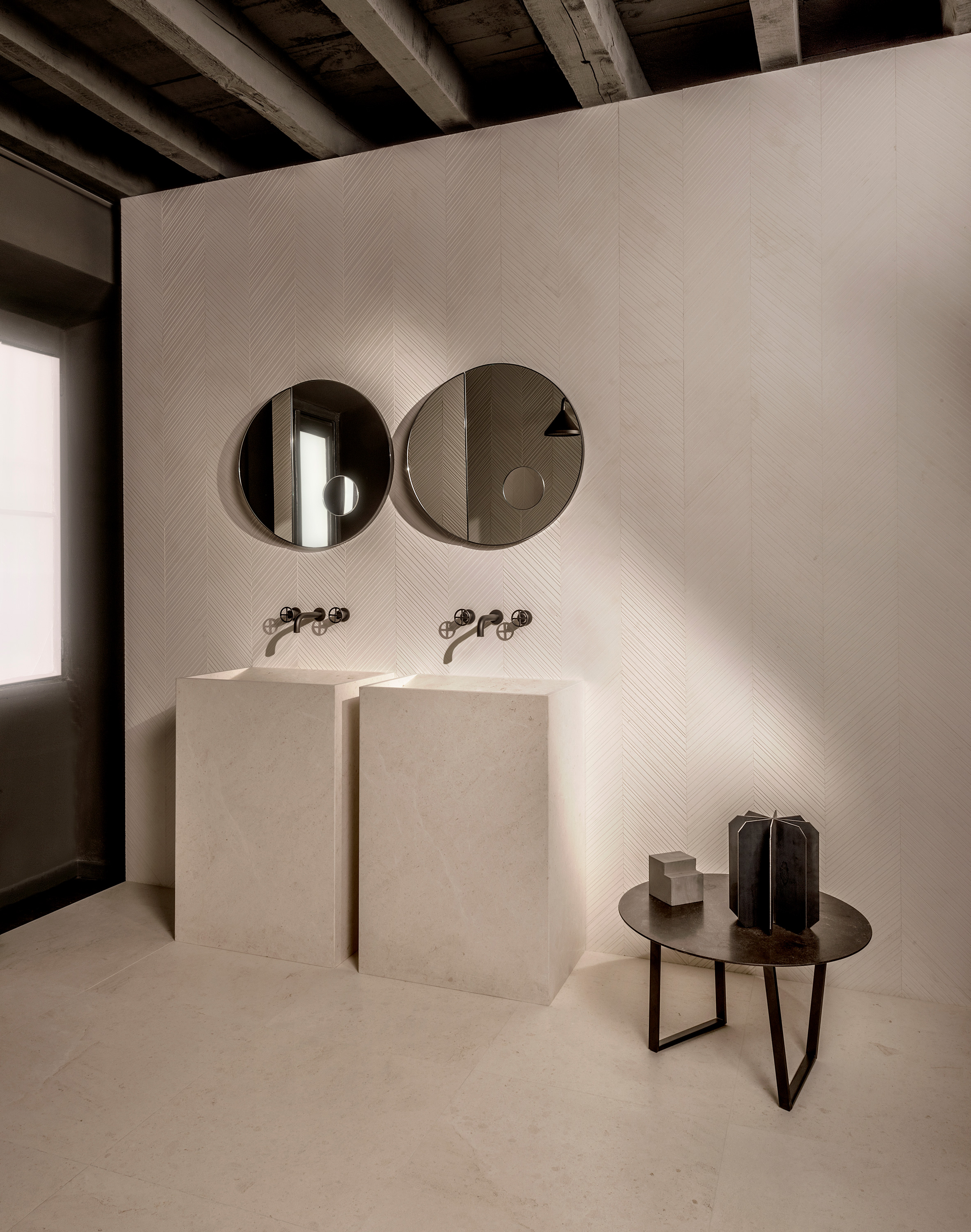 2019-09-salvatori_showroom-milano_2017_chevron-in-crema-dorcia-1