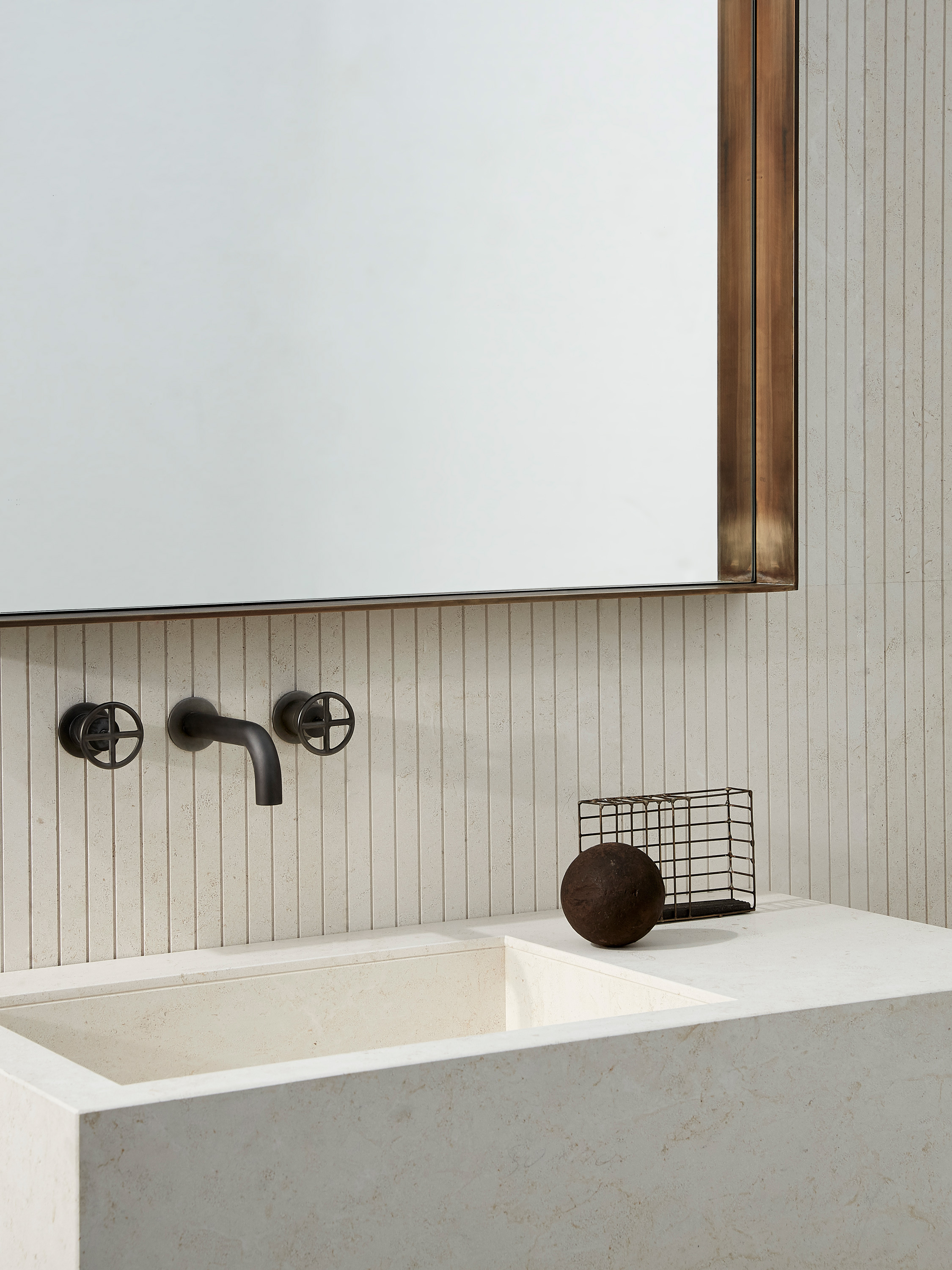 Modern Mirror Design in Burnished Brass | Wall-mounted mirrors 