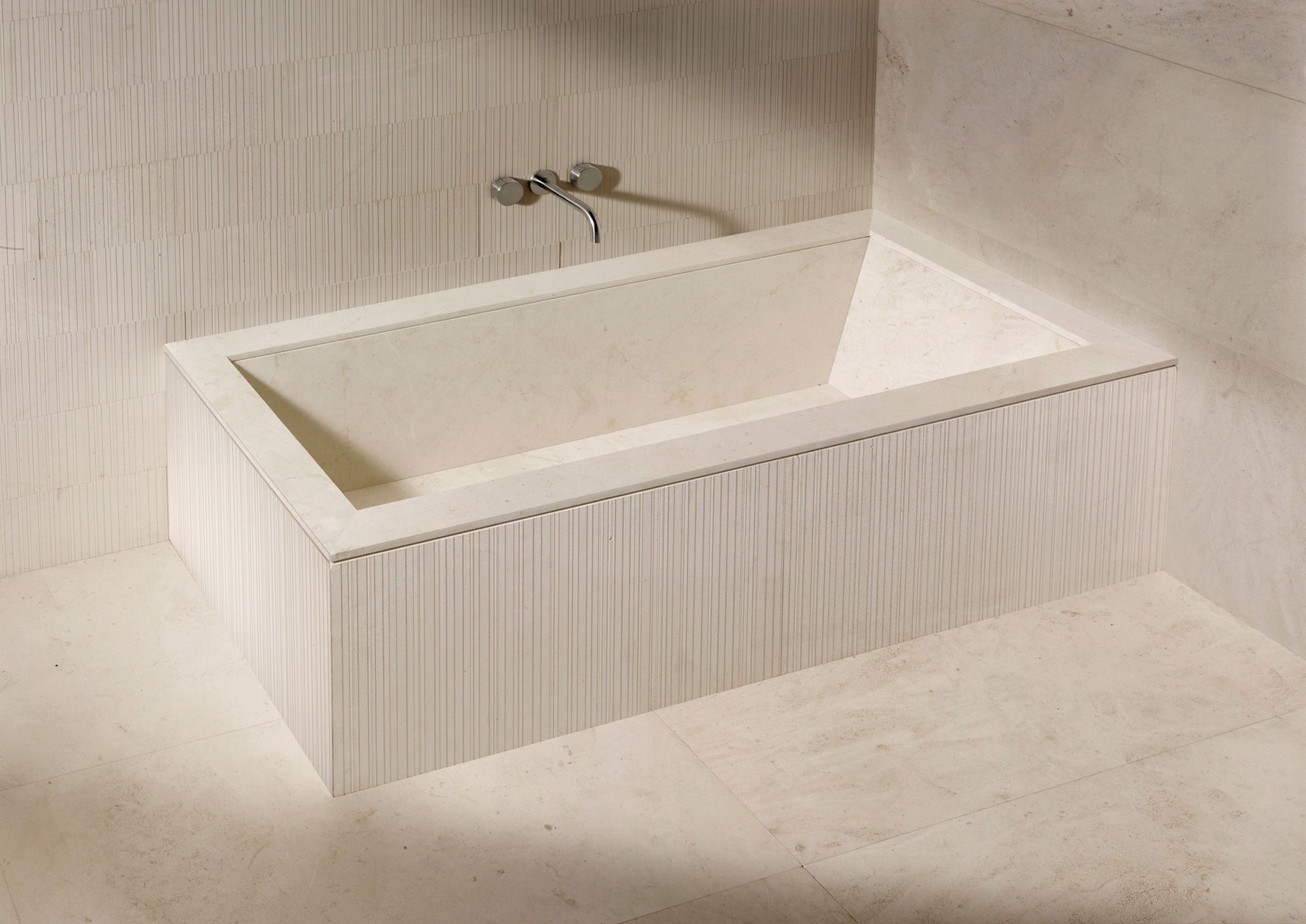 2021-03-media-gallery_salvatori_bathroom_oyster-bathtub-in-raw-crema-d_orcia-1
