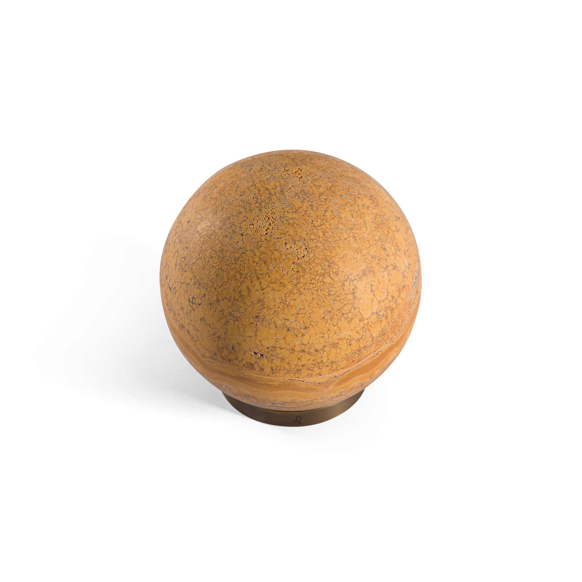 2021-08-salvatori_still-life_gravity-zodiac-giallo-travertino_leo-2