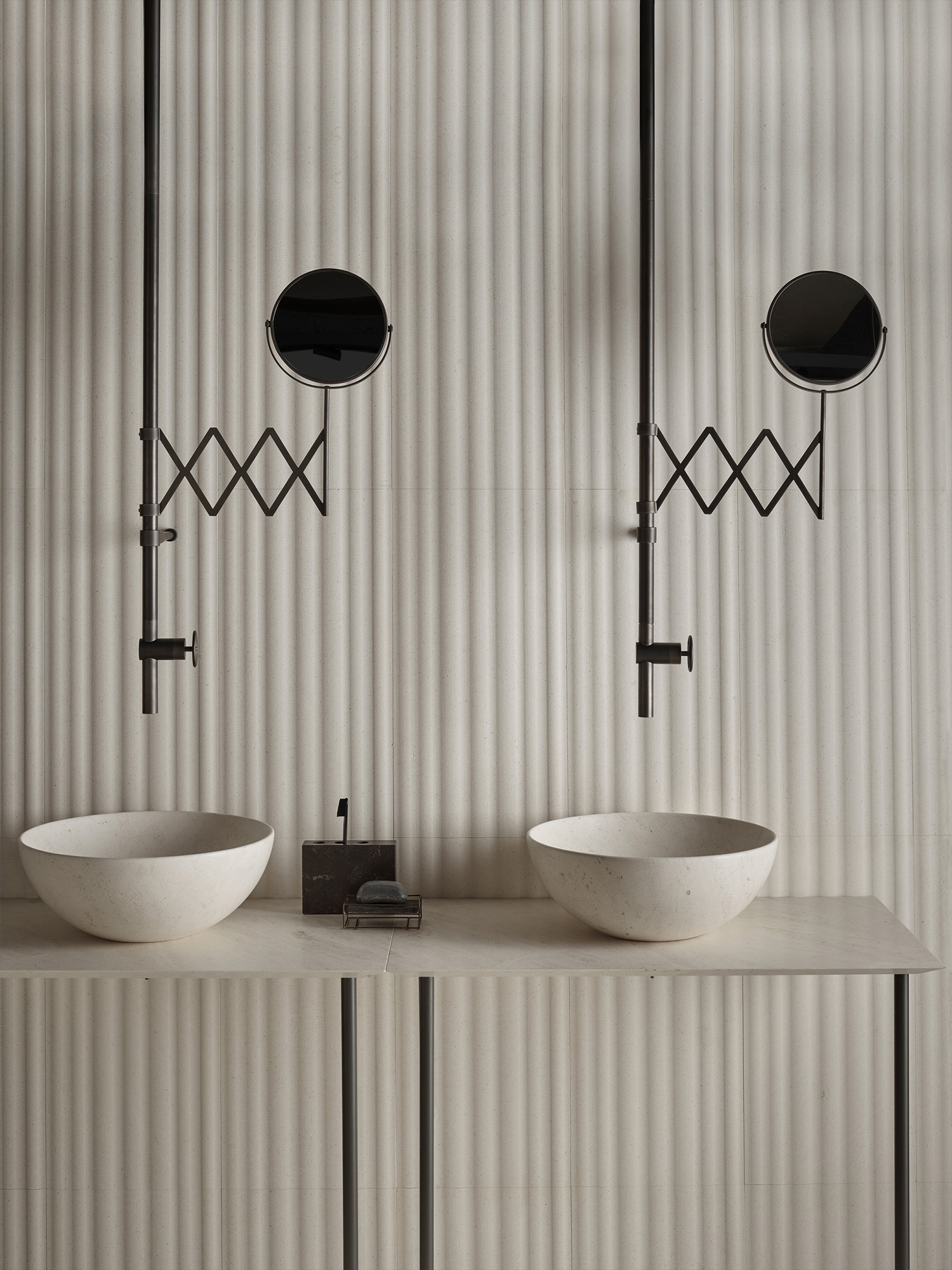 2021-08-salvatori_cover_fontane-bianche_basin-tapware